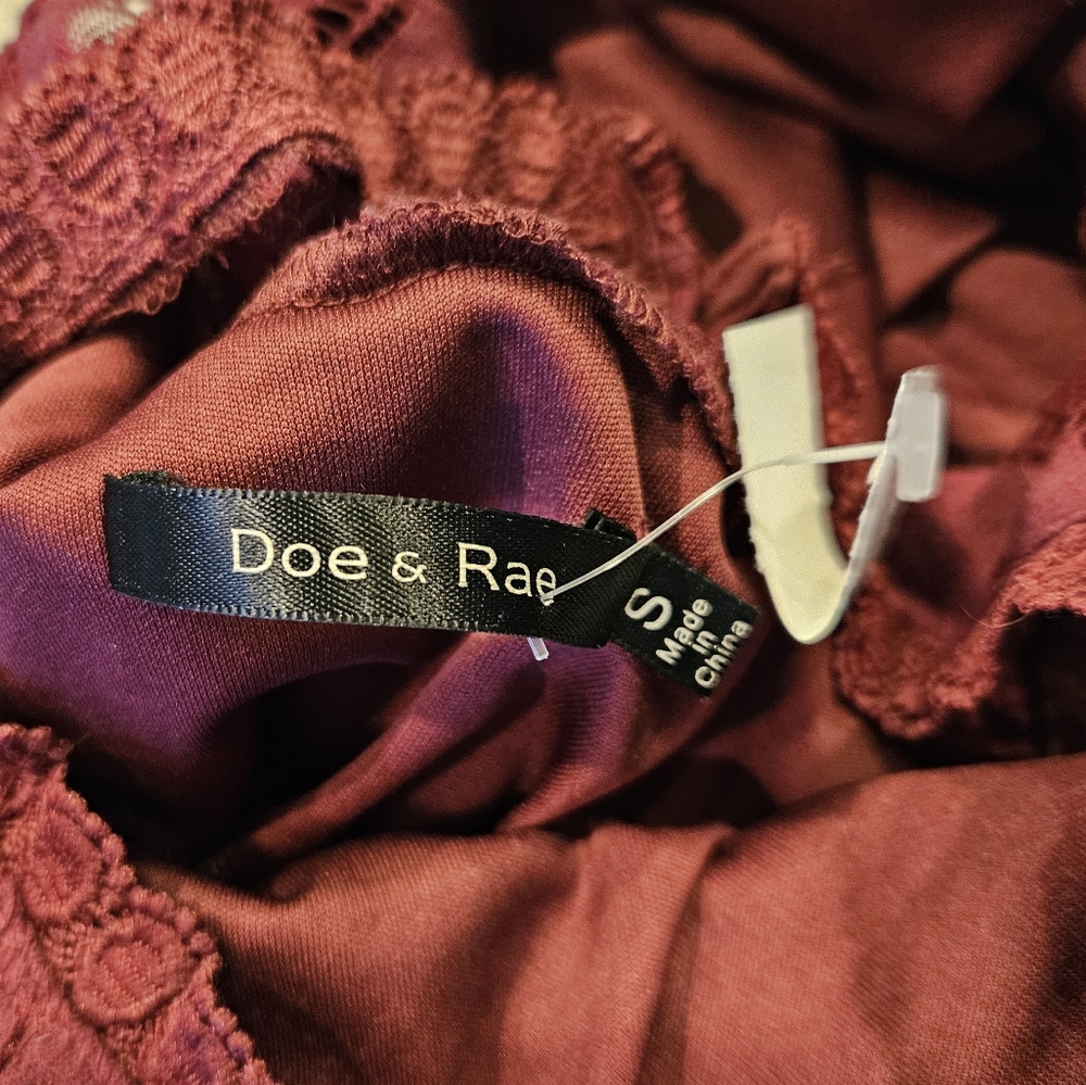 Doe & Rae NWT Burgundy Red Flowy Lace Dressy Tank Top Blouse | Small - Picture 8 of 9